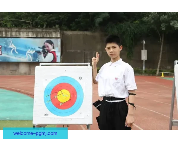 射箭比赛：誓胜追梦，箭无虚发。